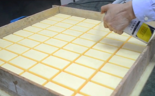 模具硅橡膠操作為什么要用脫模劑？