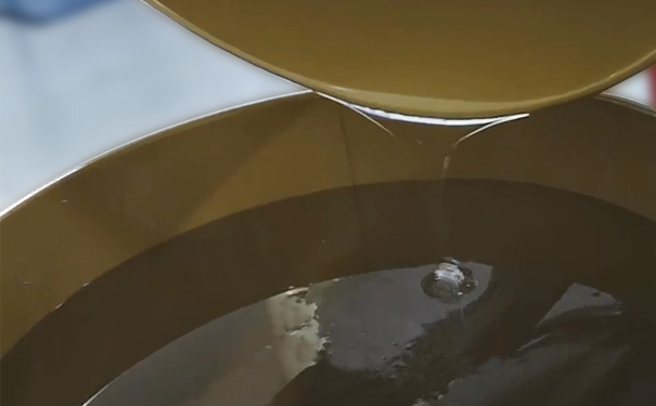 什么原因導致模具硅膠冒油？